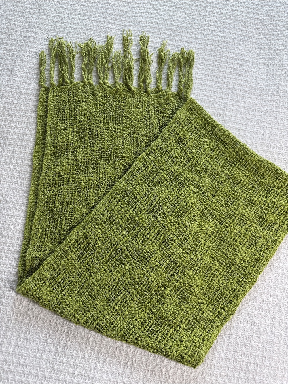 Green woven textured scarf with fringe